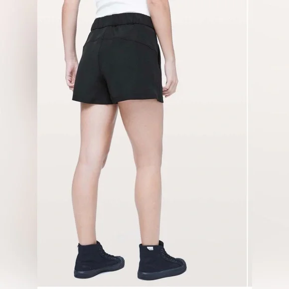 Lululemon On The Fly Short *Woven *2.5" Black Size 12 - Picture 3 of 16